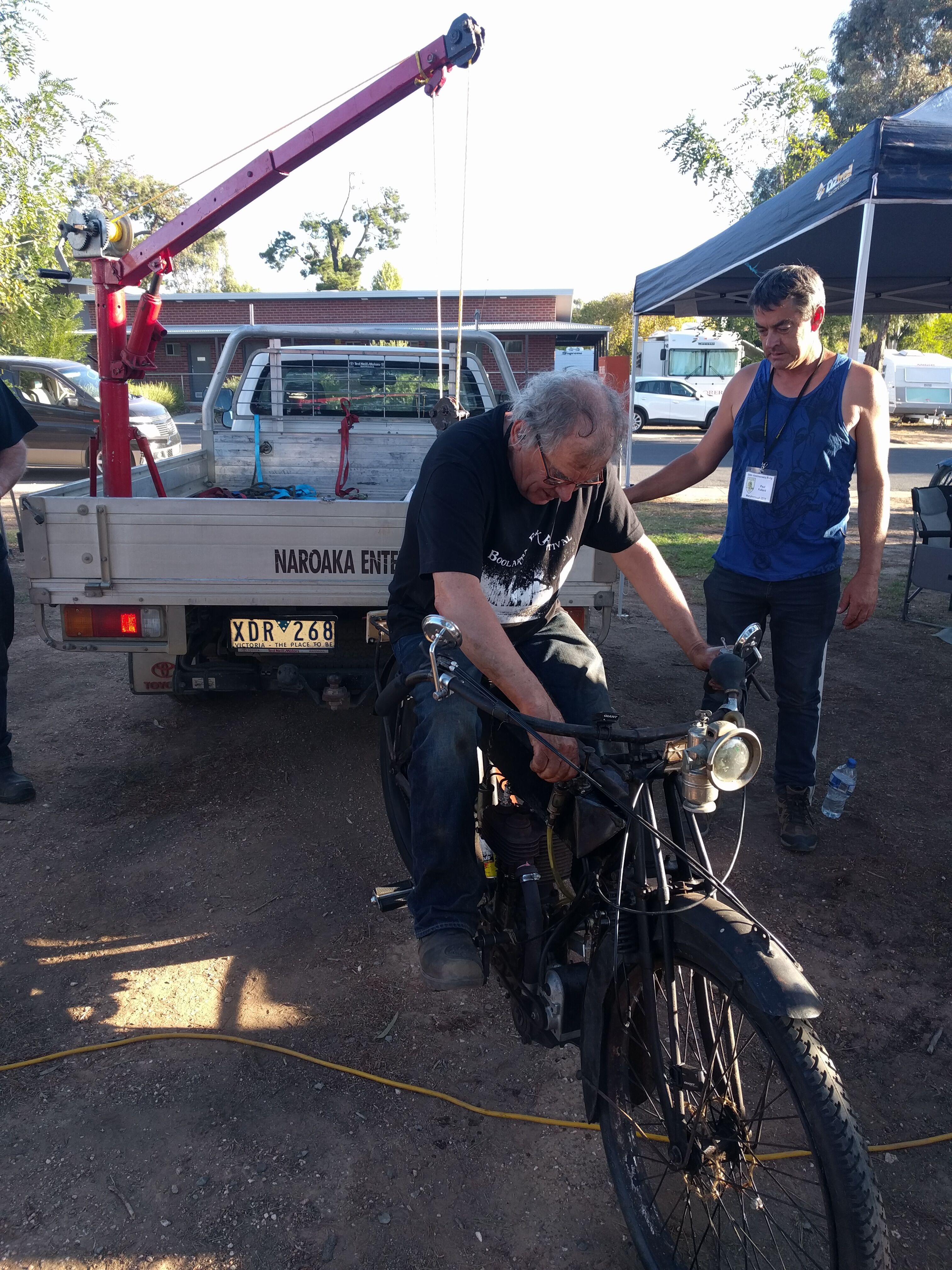 Graham Wilson - unique way of starting a Precision motorcycle Maryborough 2018